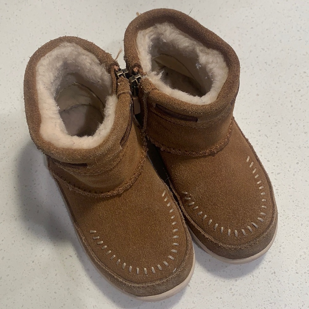 Ugg’s toddler size 9